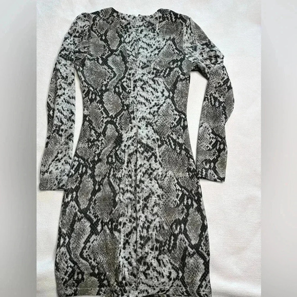 Dynamite snakeskin sweater  dress - Picture 2 of 5